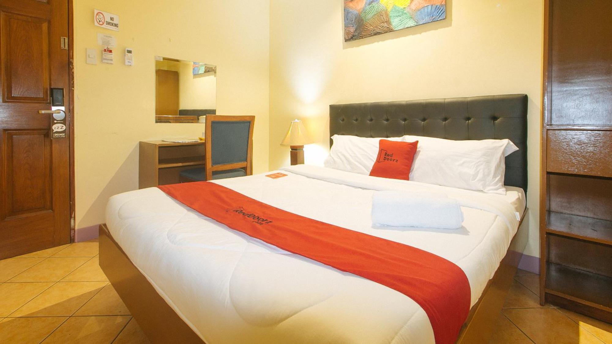 Reddoorz At Comfy Inn Ermita Манила Экстерьер фото
