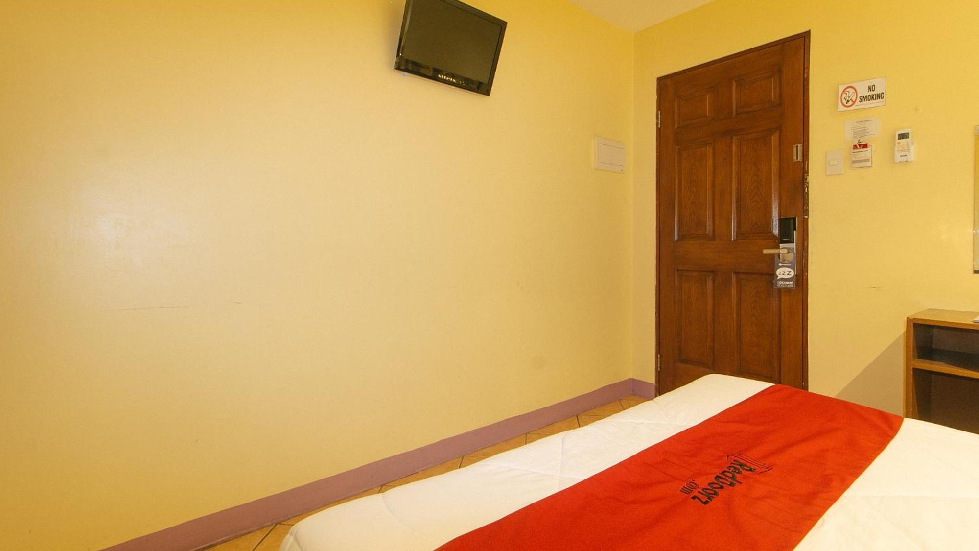 Reddoorz At Comfy Inn Ermita Манила Экстерьер фото