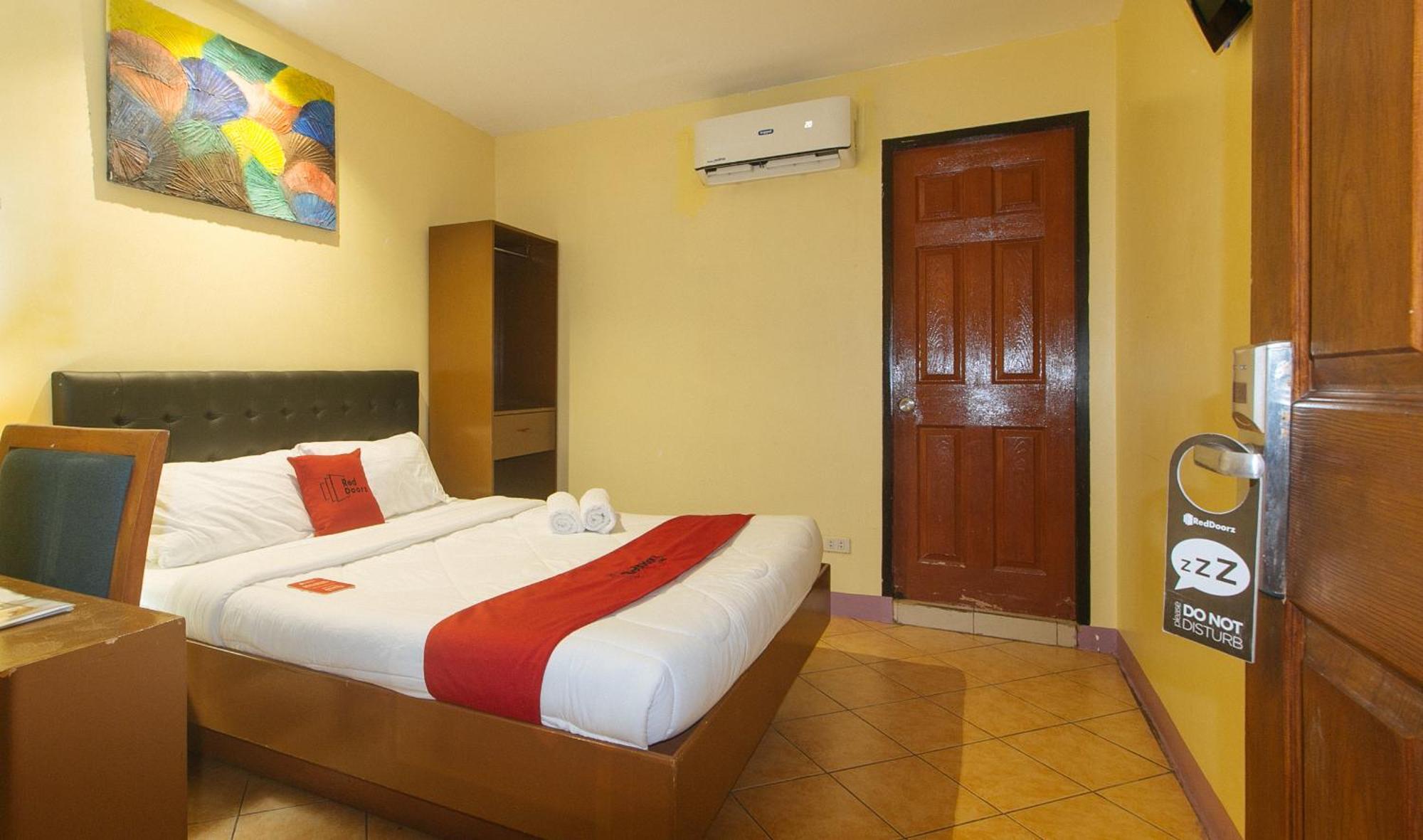 Reddoorz At Comfy Inn Ermita Манила Экстерьер фото