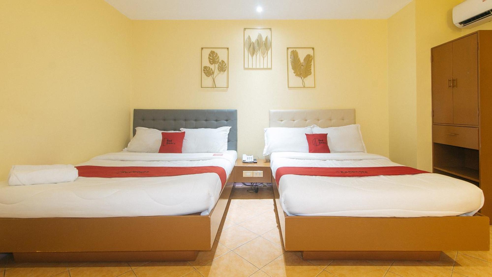 Reddoorz At Comfy Inn Ermita Манила Экстерьер фото