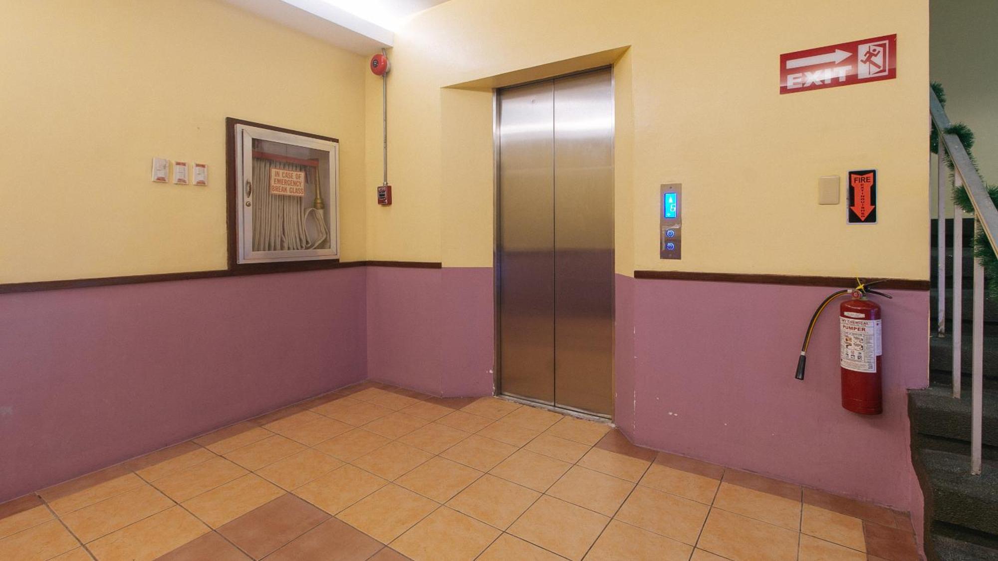 Reddoorz At Comfy Inn Ermita Манила Экстерьер фото